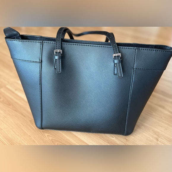 Black Guess Bag - Picture 2 of 4